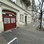 Na Matejki 公寓